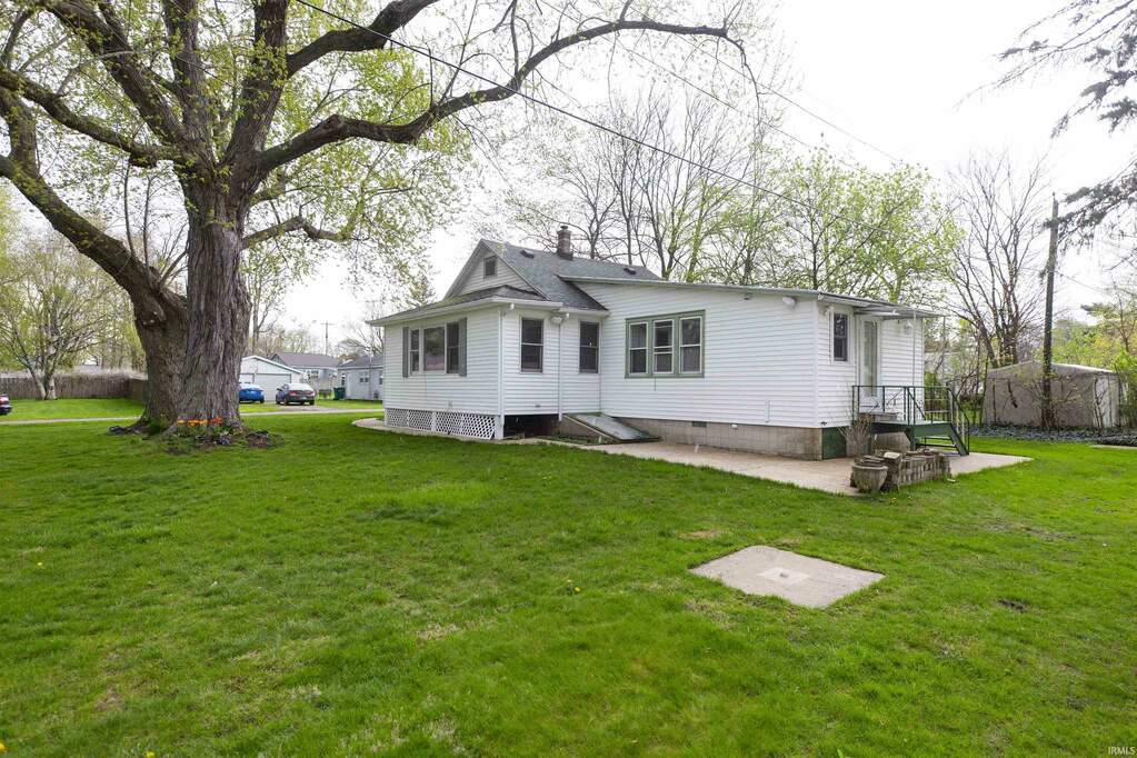 8500 E Rosemont Drive, New Carlisle, IN 46552 MLS 202413576