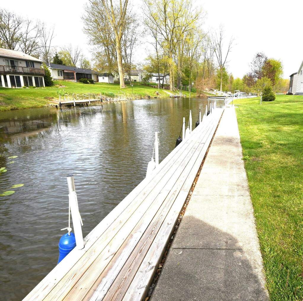 7810 S 140, Wolcottville, IN 46795 MLS 202414327 properties Indy