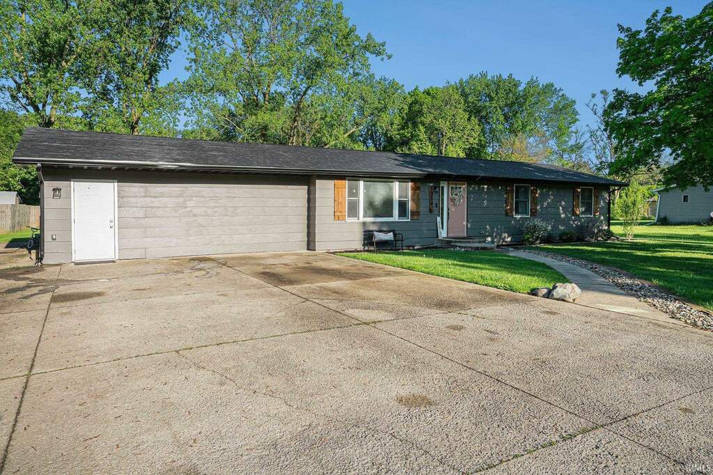 1314 Saint Marys Drive, Warsaw, IN 46580 MLS 202416602 properties