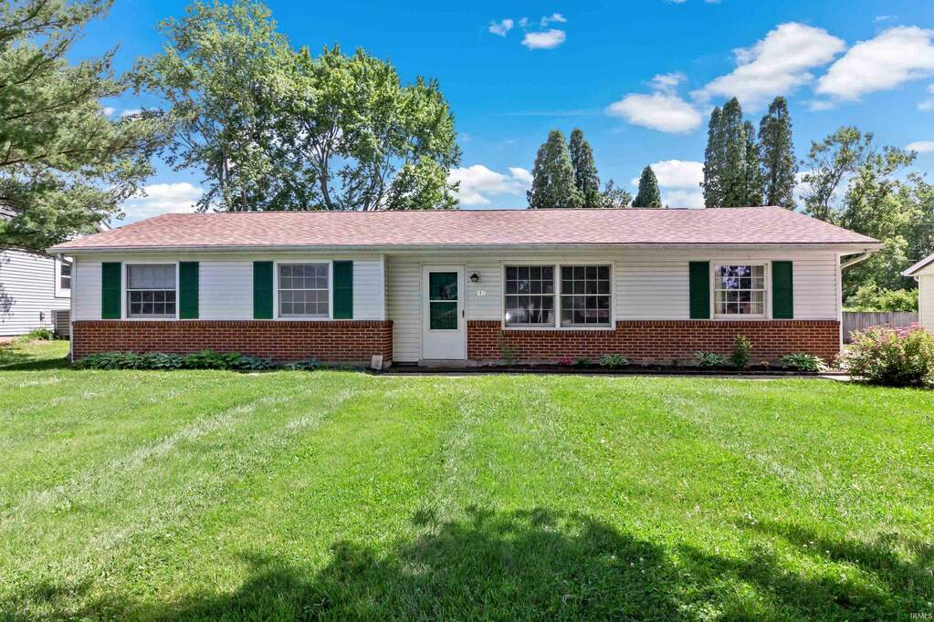 142 E Bragg Avenue, Upland, IN 46989 MLS 202419438 properties Indy