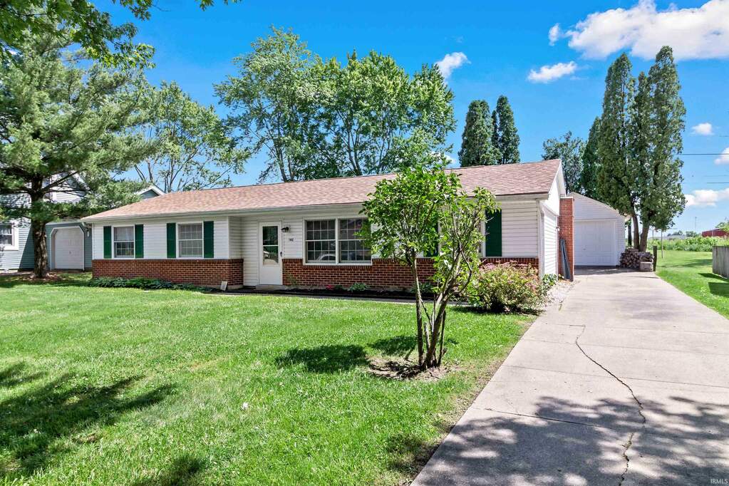 142 E Bragg Avenue, Upland, IN 46989 MLS 202419438 properties Indy
