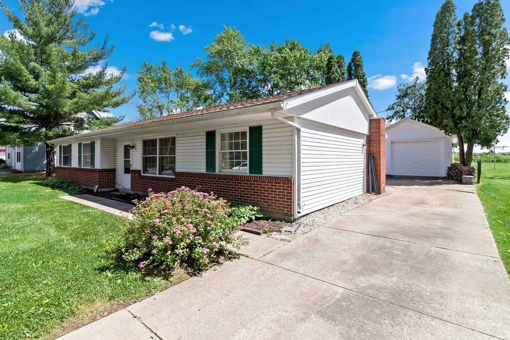 142 E Bragg Avenue, Upland, IN 46989 MLS 202419438 properties Indy
