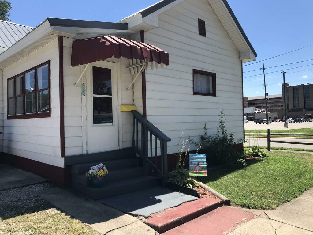 228 S 7th Street, Vincennes, IN 47591 MLS 202424455 properties Indy