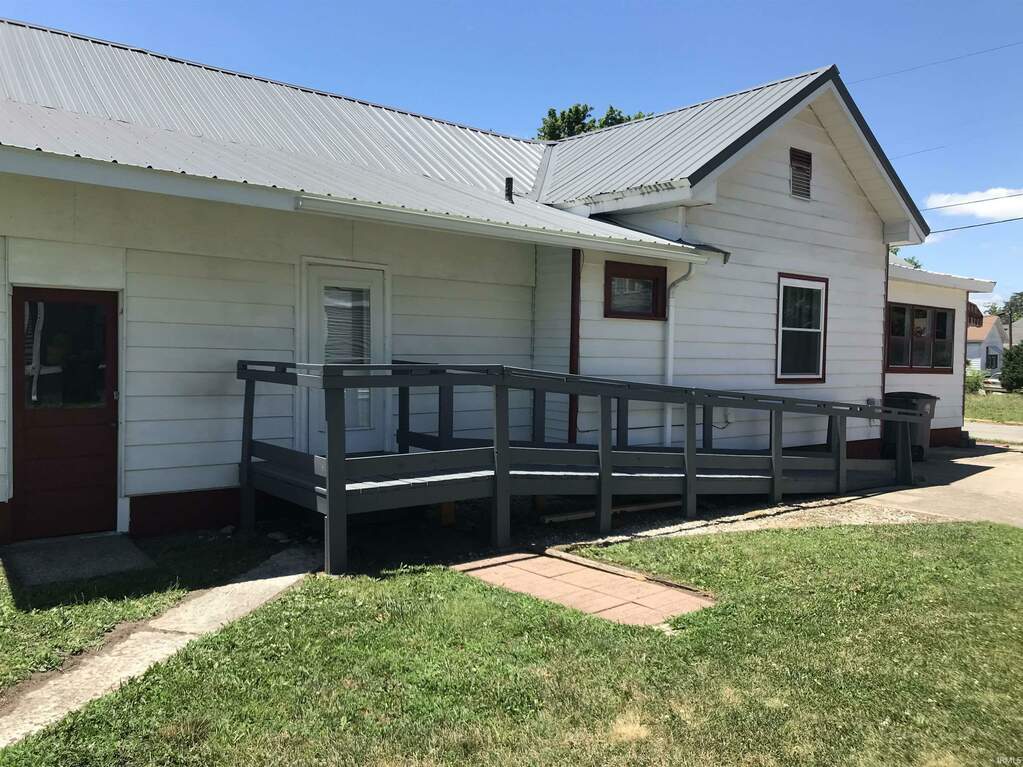 228 S 7th Street, Vincennes, IN 47591 MLS 202424455 properties Indy