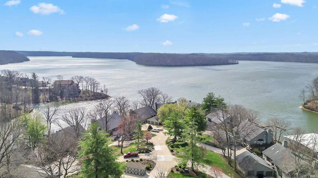 9547 S Harbour Pointe Drive, Bloomington, IN 47401 | MLS# 202611371 ...