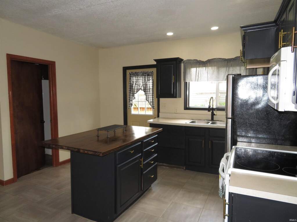 200 W Washington Street, Syracuse, IN 46567 - View 3