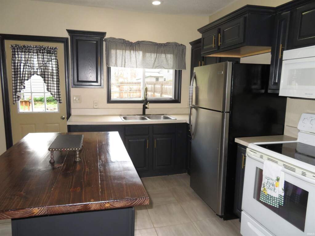 200 W Washington Street, Syracuse, IN 46567 - View 4