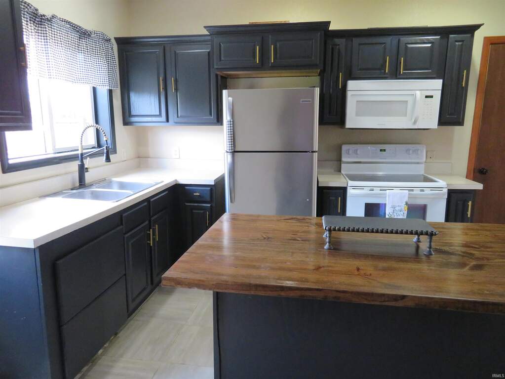 200 W Washington Street, Syracuse, IN 46567 - View 5