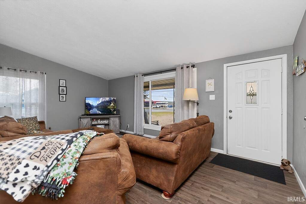 1674 Toledo Road, Elkhart, IN 46516 - More