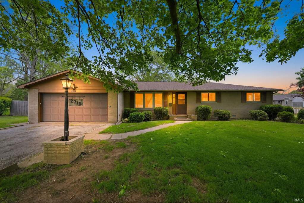 2710 Reed Road, Fort Wayne, IN 46815