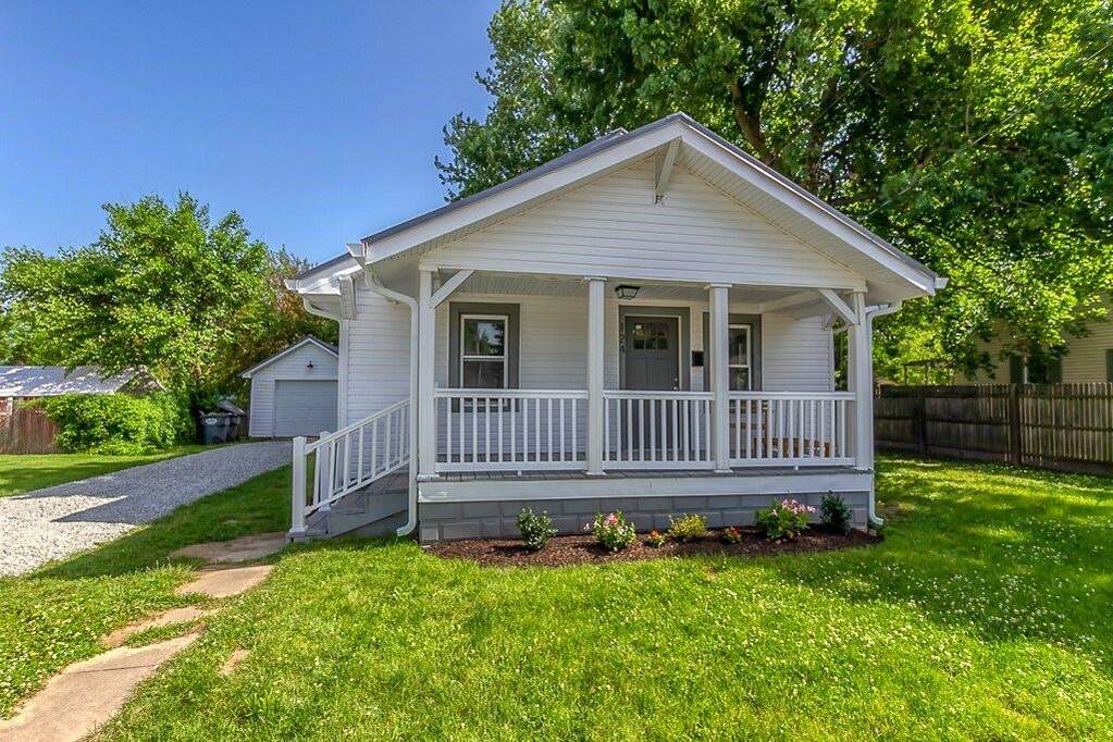 124 W Plum Street, Chesterfield, IN 46017 MLS 21864116 properties