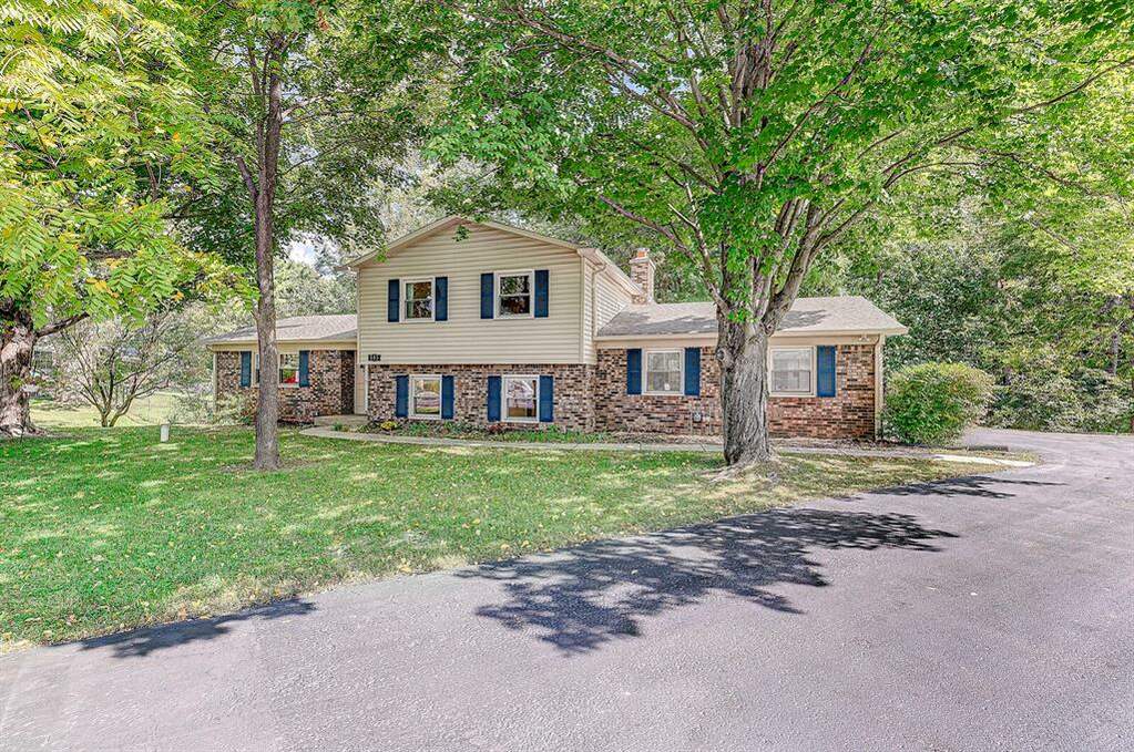 585 Becker Court, Zionsville, IN 46077 MLS 21885306 properties Indy