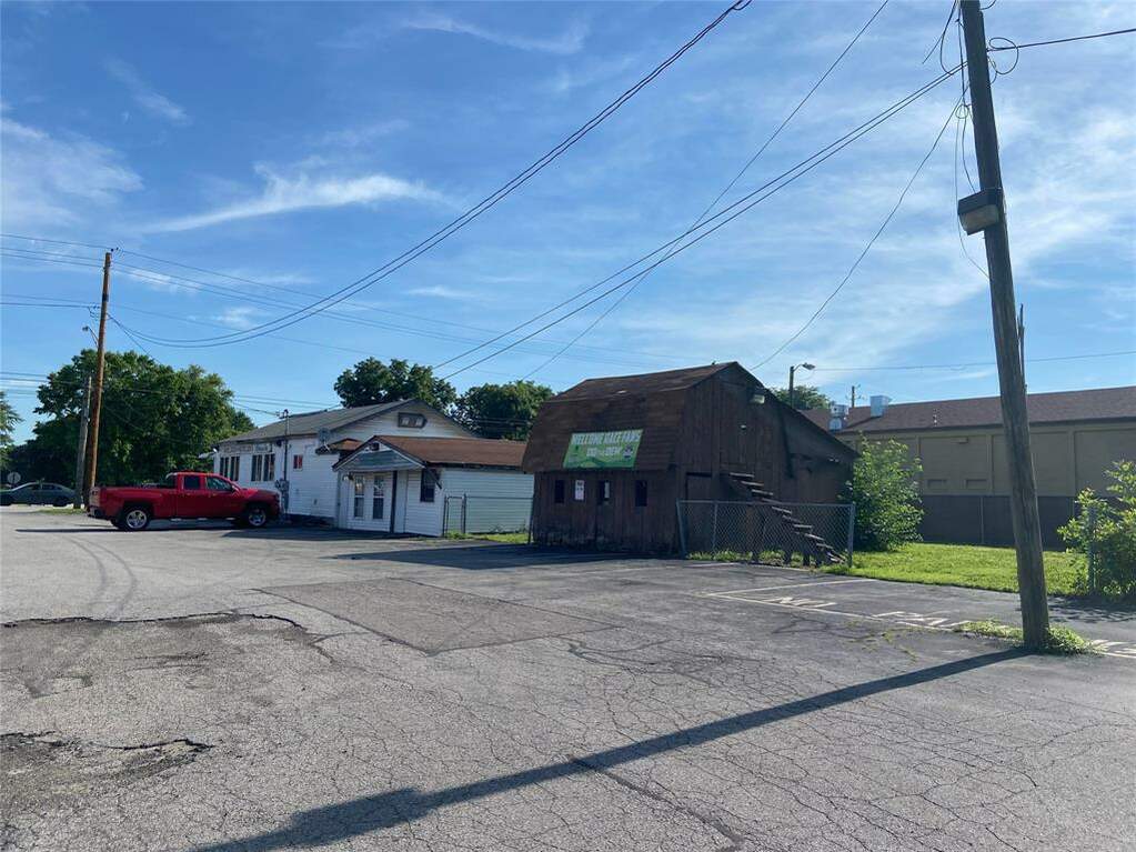 5211 W 10th Street, Speedway, IN 46224 MLS 21899173 properties Indy