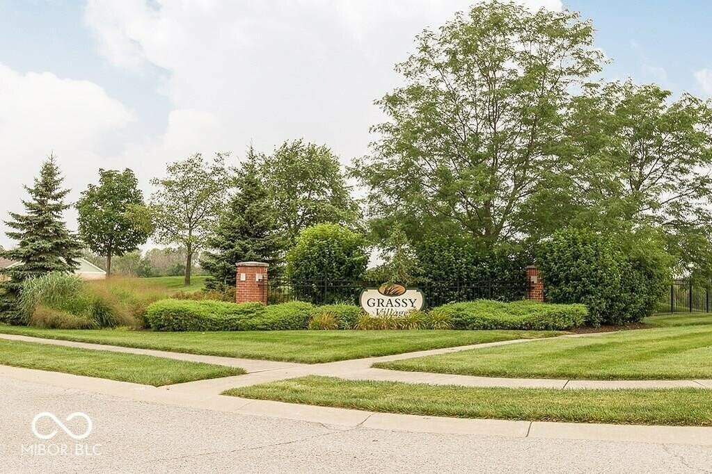 11802 Adair Place, Indianapolis, IN 46229 MLS 21905845 properties