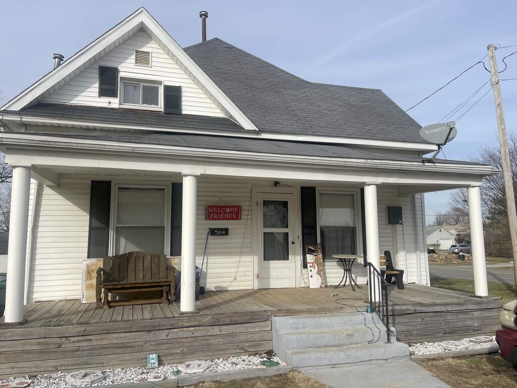 704 W Walnut Street, Greensburg, IN 47240 MLS 21906014 properties