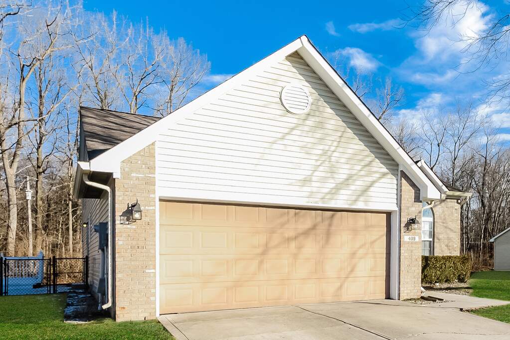 409 Wild Rose Lane, Avon, IN 46123 MLS 21906395 properties Indy