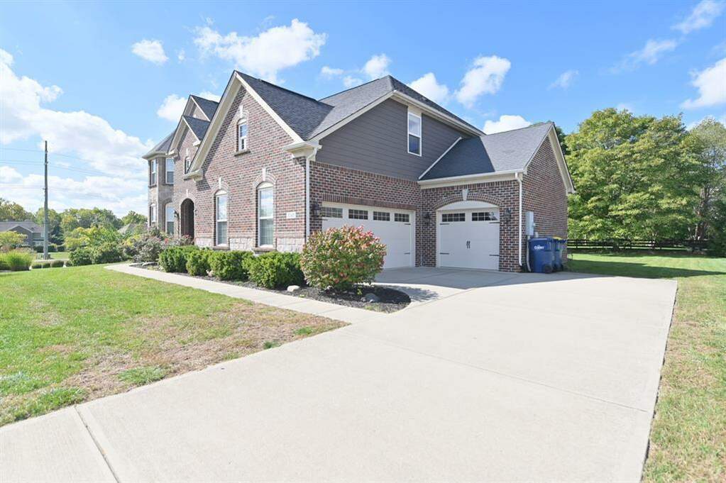 3745 Kendall Wood Drive, Carmel, IN 46032 MLS 21907544 properties