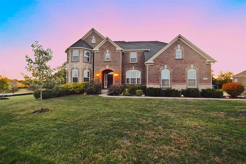 3745 Kendall Wood Drive, Carmel, IN 46032 MLS 21907544 properties