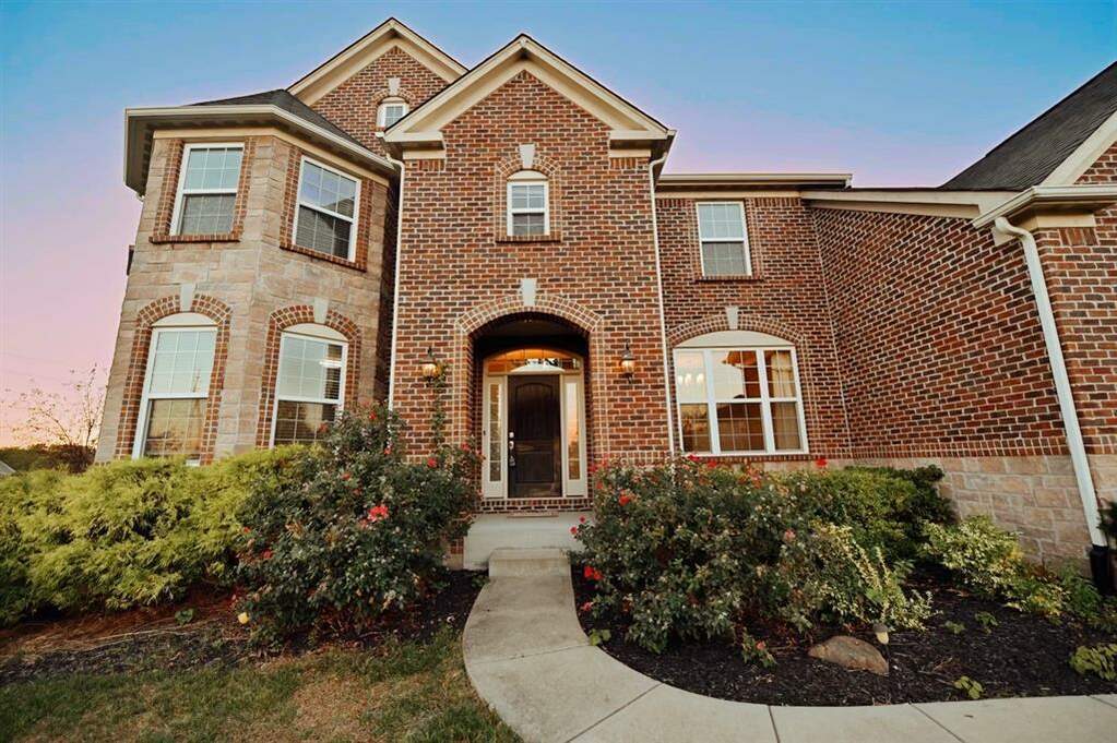 3745 Kendall Wood Drive, Carmel, IN 46032 MLS 21907544 properties