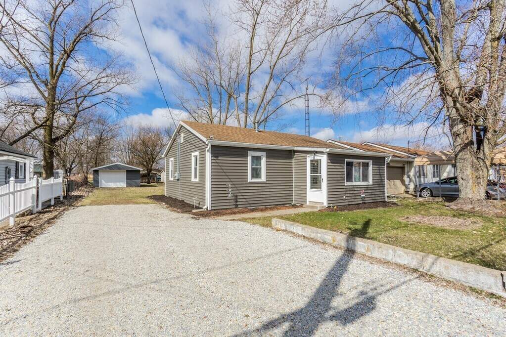 1915 Cottage Avenue, New Castle, IN 47362 MLS 21910463 properties