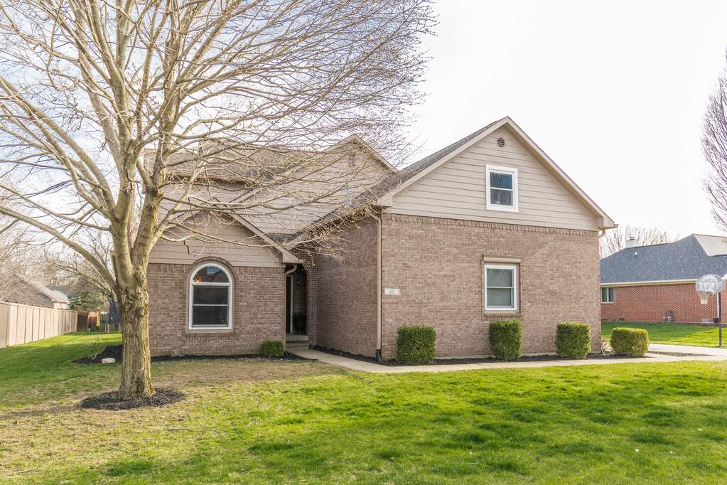 225 Fawn Court, Pittsboro, IN 46167 MLS 21914439 properties Indy
