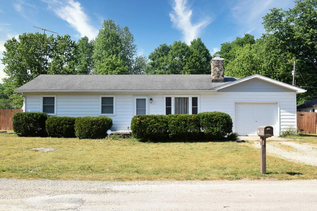 1373 Lanes South Drive, Spencer, IN 47460 MLS 21925001 properties