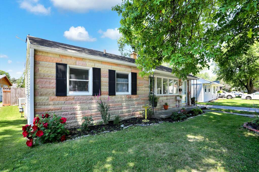 504 E Douglas Drive, Brownsburg, IN 46112 MLS 21931794 properties