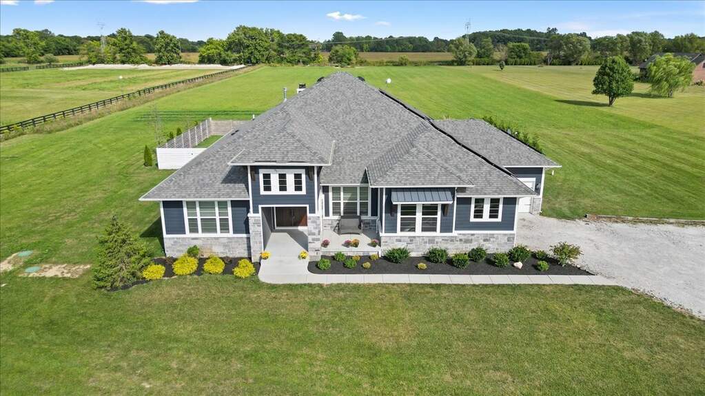 1605 S 825 E, Zionsville, IN 46077 MLS 21939711 properties Indy