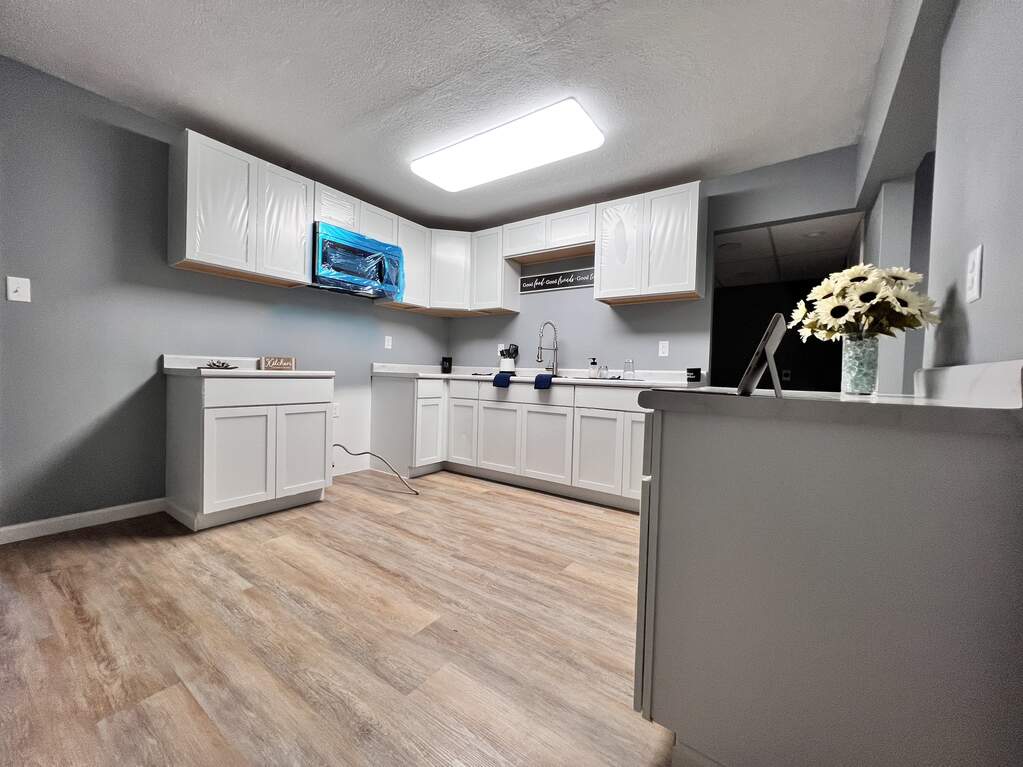 1031 Silver Court, Anderson, IN 46012 MLS 21940989 properties Indy