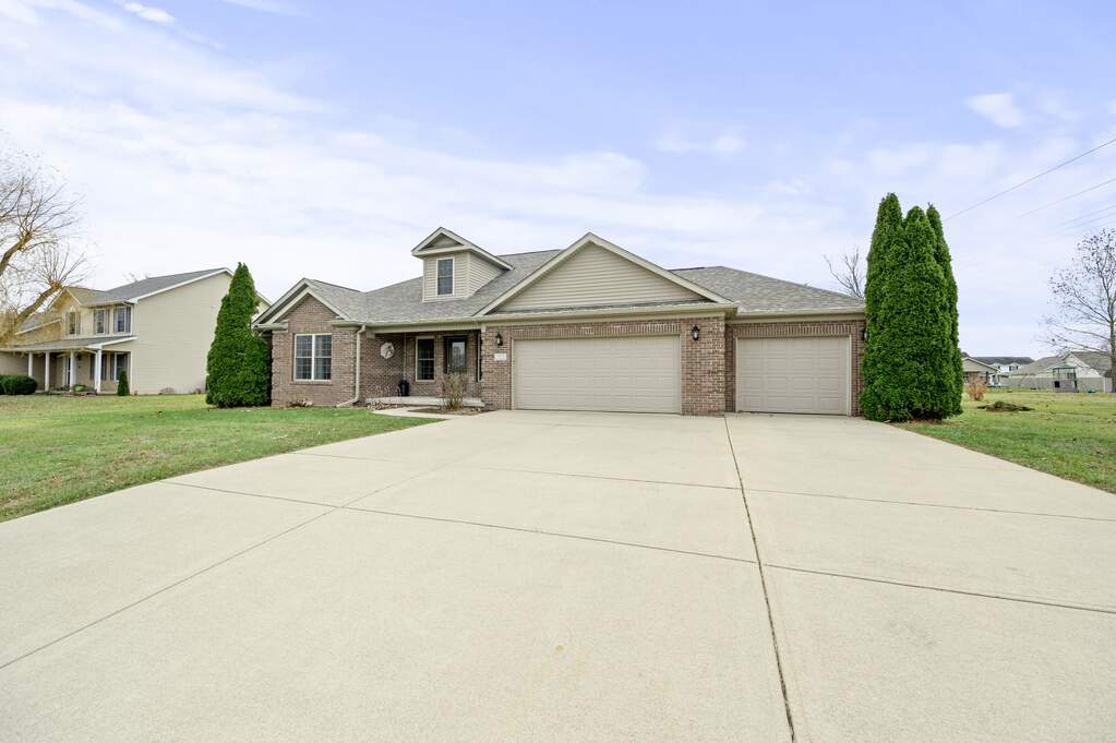 5373 River Birch Drive, Columbus, IN 47201 MLS 21956705