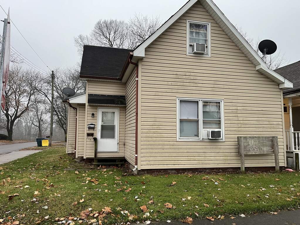 1701 W Adams Street, Muncie, IN 47303 MLS 21956805 properties Indy