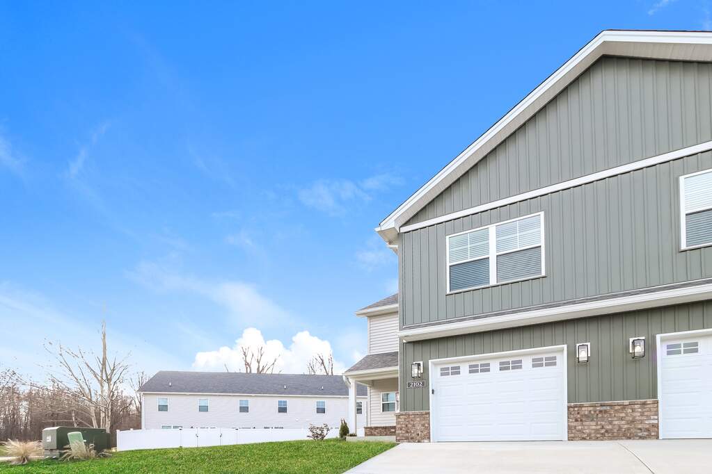 2102 Steamboat Way, Jeffersonville, IN 47130 MLS 21957536