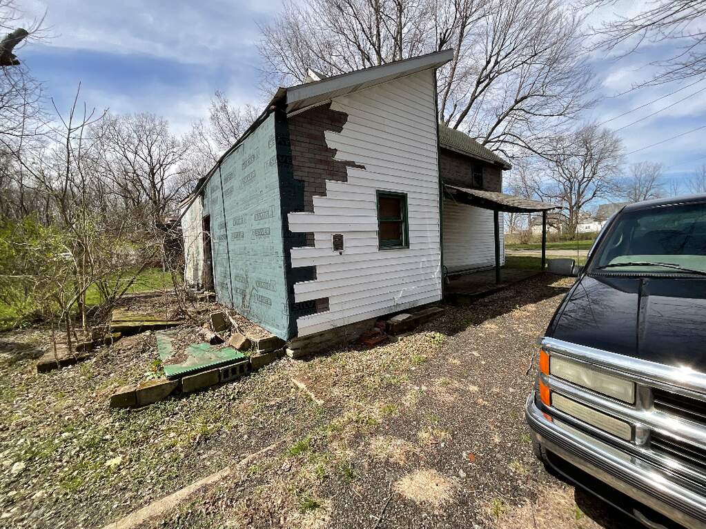 409 W Mill Street, Alexandria, IN 46001 MLS 21960985 properties Indy