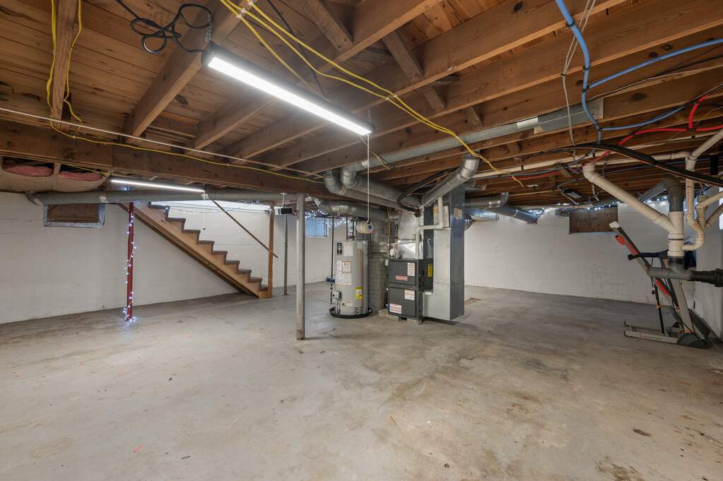 1475 W 2nd Street, Seymour, IN 47274 MLS 21972529 properties Indy