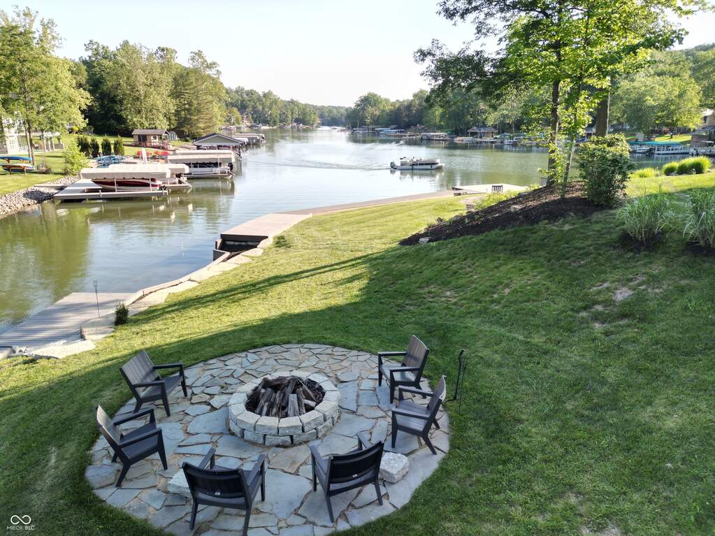 11954 W Glen Lane, Columbus, IN 47201 MLS 21979125 properties Indy