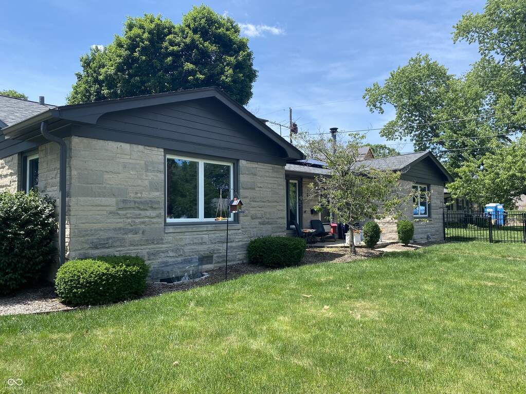 40 Bailey Court, Zionsville, IN 46077 MLS 21983106 properties Indy