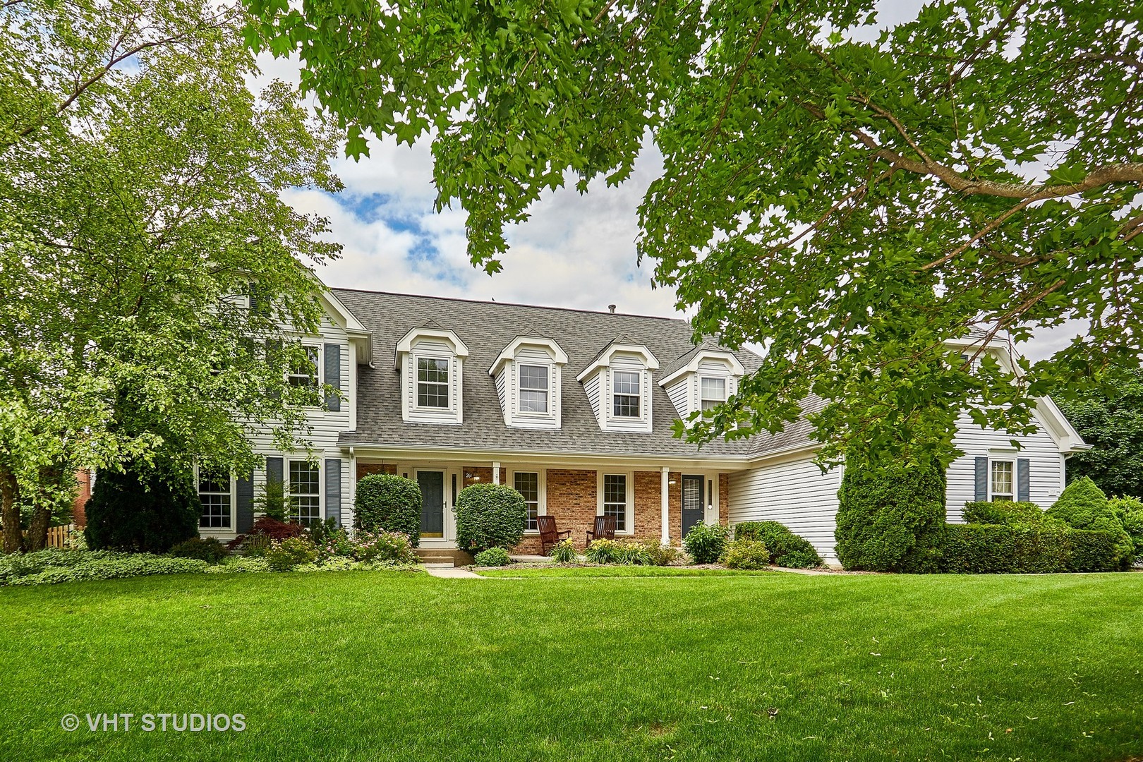 261 S Old Creek Road, Vernon Hills, IL 60061 MLS 9660335