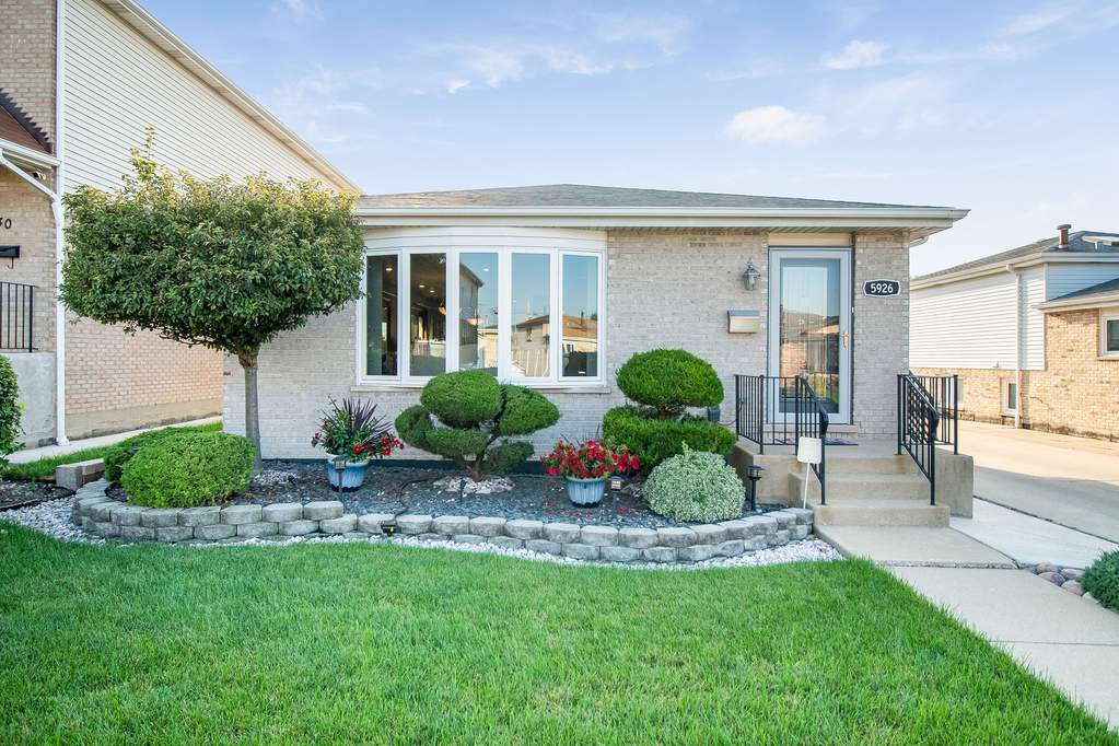 5926 S Neenah Avenue, Chicago, IL 60638 MLS 10677583 properties