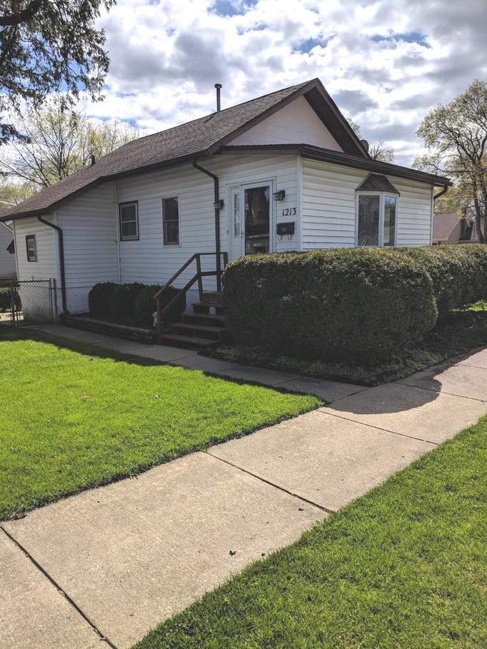 1213 W Chicago Street, Elgin, IL 60123 MLS 10703979 properties