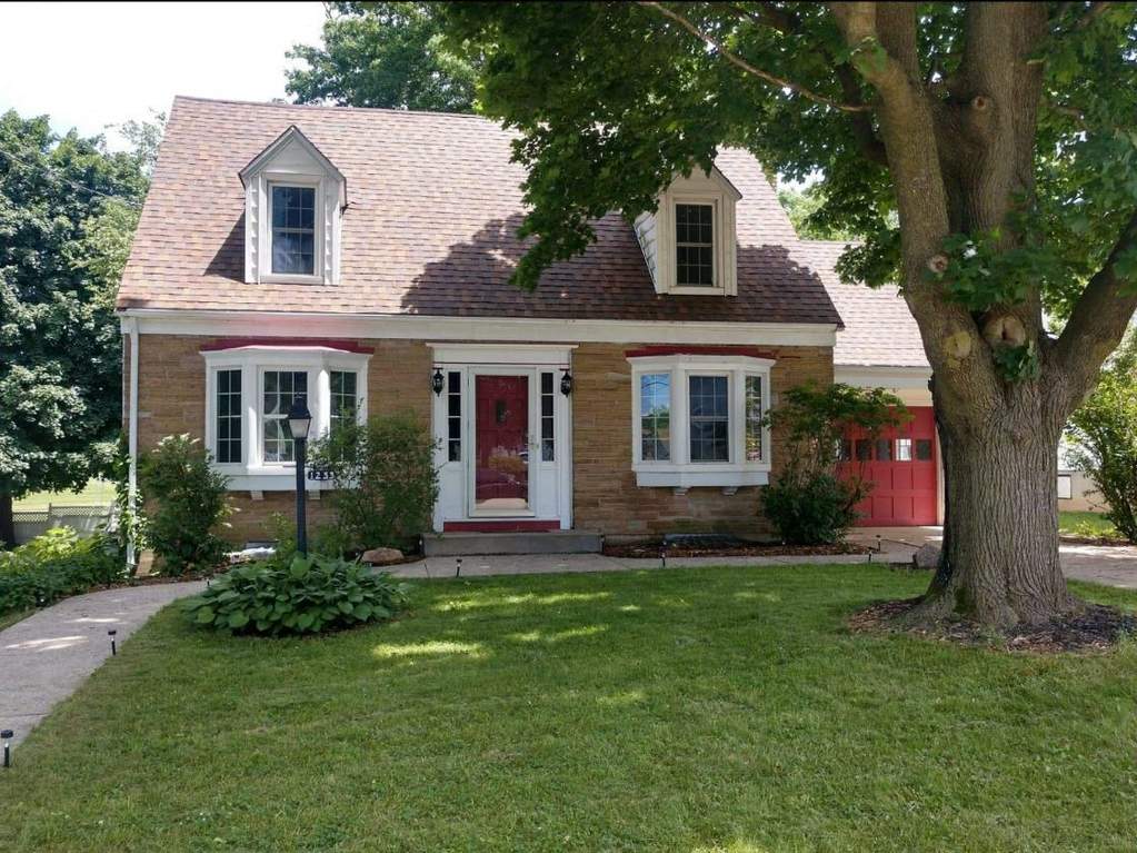 1233 S Seeley Avenue, Freeport, IL 61032 MLS 10766563 properties