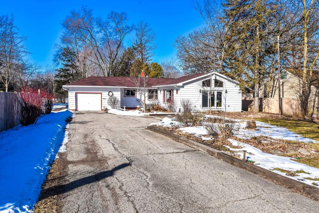 652 N Lake Street, Grayslake, IL 60030 MLS 10768835 properties