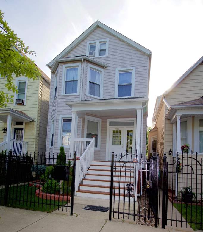 2828 N Sawyer Avenue, Chicago, IL 60618 MLS 10770902 properties