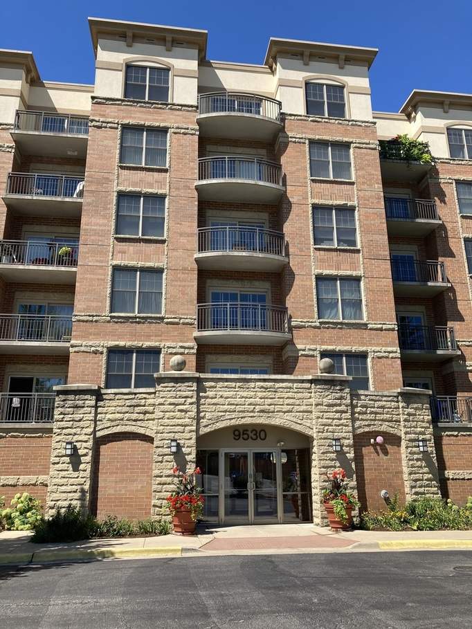 9530 Cook Avenue 211, Oak Lawn, IL 60453 MLS 10816688 properties