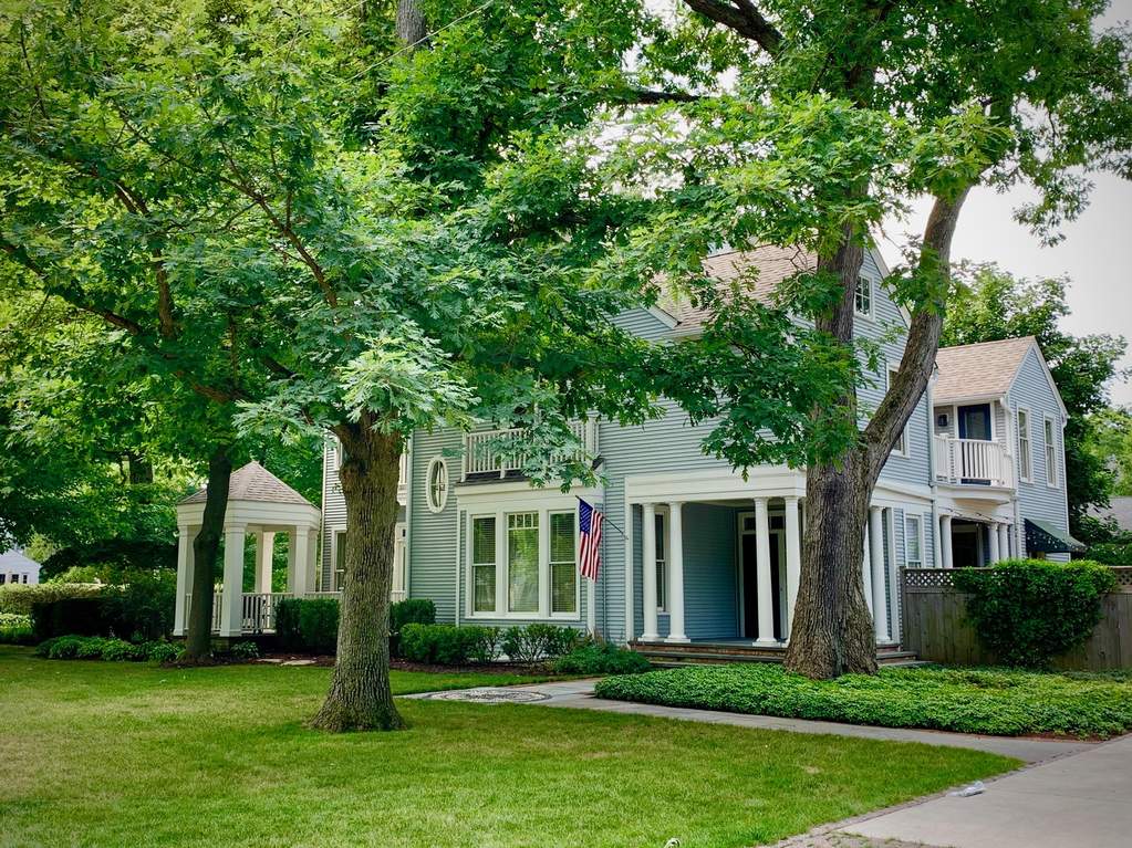 610 Moffett Road, Lake Bluff, IL 60044 MLS 10821032 properties