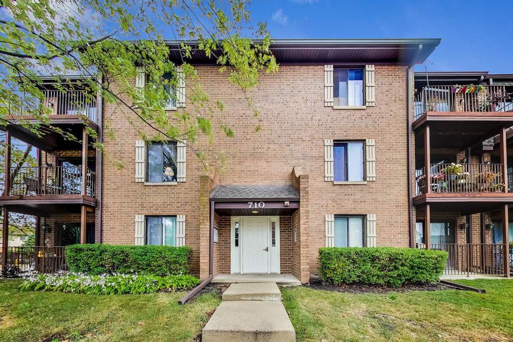 710 N Briar Hill Lane 6, Addison, IL 60101 MLS 10854777