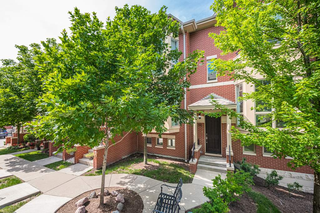 95 Northfield Terrace, Wheeling, IL 60090 MLS 10918706 properties