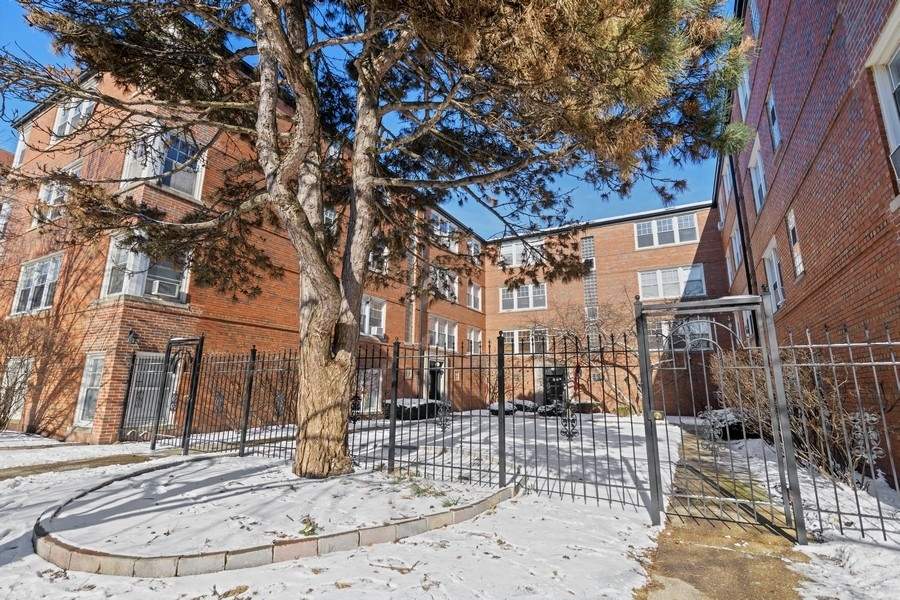 2422 W Farragut Avenue 2A, Chicago, IL 60625 MLS 10970612