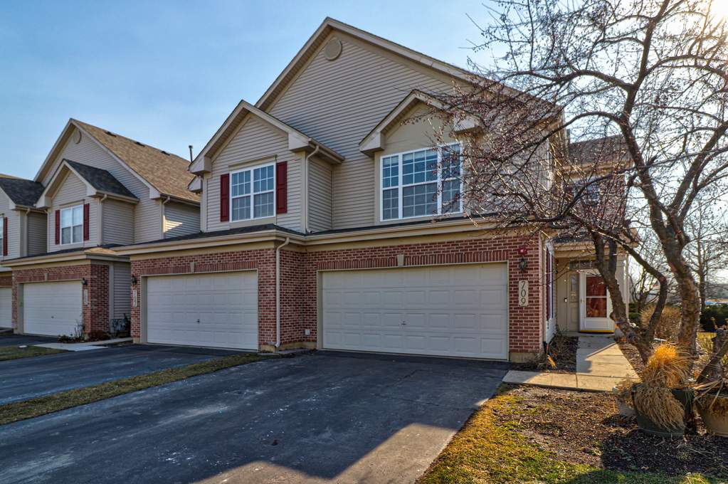 709 Stuarts Drive, St. Charles, IL 60174 MLS 11015922 properties