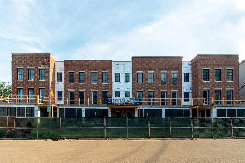 225 Burlington Avenue 6, Clarendon Hills, IL 60514 MLS 11094586