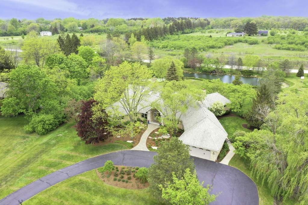 775 Sunrise Road, Green Oaks, IL 60048 MLS 11096922 properties